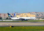 PR-AIX @ LPPT - Landing Lisboa - by Ronald Barker