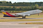 HL7421 @ LOWW - Rotating off r/w 29 - by Robert Kearney