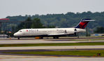 N995AT @ KATL - Landing Atlanta - by Ronald Barker