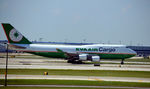 B-16402 @ KORD - Taxi O'Hare - by Ronald Barker