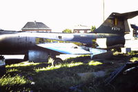 FX-79 - scrap yard Kalken early 80s scan slide - by j.van mierlo