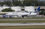 N24211 @ KFLL - United 737-824 - by Florida Metal