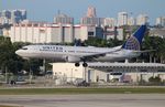 N76515 @ KFLL - United 737-824 - by Florida Metal