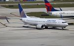 N76529 @ KFLL - United 737-824 - by Florida Metal