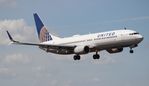 N77520 @ KMIA - United 737-824 - by Florida Metal