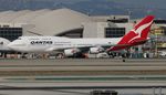 VH-OEE @ KLAX - Qantas 747-438 - by Florida Metal