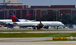 N667DN @ KATL - Landing Atlanta - by Ronald Barker