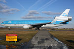 PH-KCD @ EHAM - at spl - by Ronald