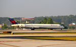 N943DN @ KATL - Landing Atlanta - by Ronald Barker