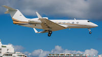 N400HG @ TNCM - Maho beach - by martial Dekker