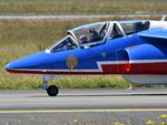 E137 @ LFBD - Patrouille de France, Capitaine
Grégory LÉOPOLD-METZGER
38 ans
2 800 heures de vol
3e
 année à la PAF
Pilote de Mirage 2000 N et Rafale, mécanicien Adjudat chef Garé - by Jean Christophe Ravon - FRENCHSKY