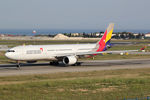 HL8258 @ LTBA - at ataturk - by Ronald