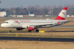 OE-LBI @ EDDL - at dus - by Ronald