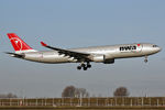 N803NW @ EHAM - at spl - by Ronald