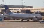 N453UA @ KEWR - Airbus A320-232 - by Mark Pasqualino