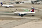 N362NW @ KLAX - Delta Airbus A320-212, N362NW lined up for departure on 25R LAX - by Mark Kalfas