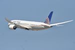 N29907 @ KLAX - United Boeing 787-8, N29907 departing 25R LAX - by Mark Kalfas