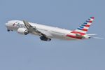 N783AN @ KLAX - American N783AN Boeing 777-223 departing 25R LAX - by Mark Kalfas