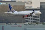 N24202 @ KLAX - United Boeing 737-824, N24202 on 25L approach KLAX - by Mark Kalfas