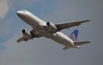 N421UA @ KORD - Airbus A320-232 - by Mark Pasqualino