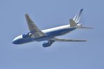 N209UA @ KLAX - United Boeing 777-222, N209UA departing 25R KLAX - by Mark Kalfas