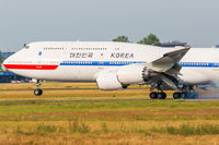 HL7643 @ EPWA - Wizyta w Warszawie Boeing 747-8B5 22001 Government of South Korea - by jarosław
