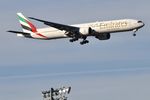 A6-EPY @ KORD - EMIRATES B77W A6-EPY UAE235 OMDB-KORD, 10C APP - by Mark Kalfas