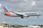 N923AN @ KMIA - American B738 landing - by FerryPNL