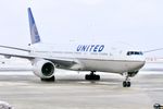N782UA @ KORD - B772 United Boeing 777-222, N782UA  taxiing up to C16 at ORD - by Mark Kalfas