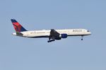 N678DL @ KORD - B752 Delta Airlines BOEING 757-232 N678DL DAL1477 ATL-ORD - by Mark Kalfas
