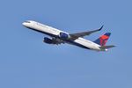 N6703D @ KORD - B752 Delta Airlines BOEING 757-232 N6703D DAL1147 ORD-ATL - by Mark Kalfas