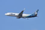 N520AS @ KORD - B738 Alaska Airlines Boeing 737-890 N520AS ASA325 ORD-PDX - by Mark Kalfas