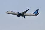 N27421 @ KORD - B739 United Airlines Boeing 737-924ER N27421 UAL622 ORD-EWR - by Mark Kalfas