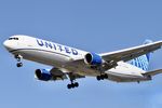 N670UA @ KORD - B763 United Airlines Boeing 767-322 N670UA UAL986 LFPG-KORD - by Mark Kalfas