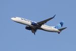 N421UA @ KORD - A320 United Airlines Airbus A320-232 N421UA UAL2421 ORD-MCI - by Mark Kalfas