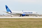 N36272 @ KORD - B738 United Airlines  Boeing 737-824 N36272 UAL2418 PNS-ORD - by Mark Kalfas