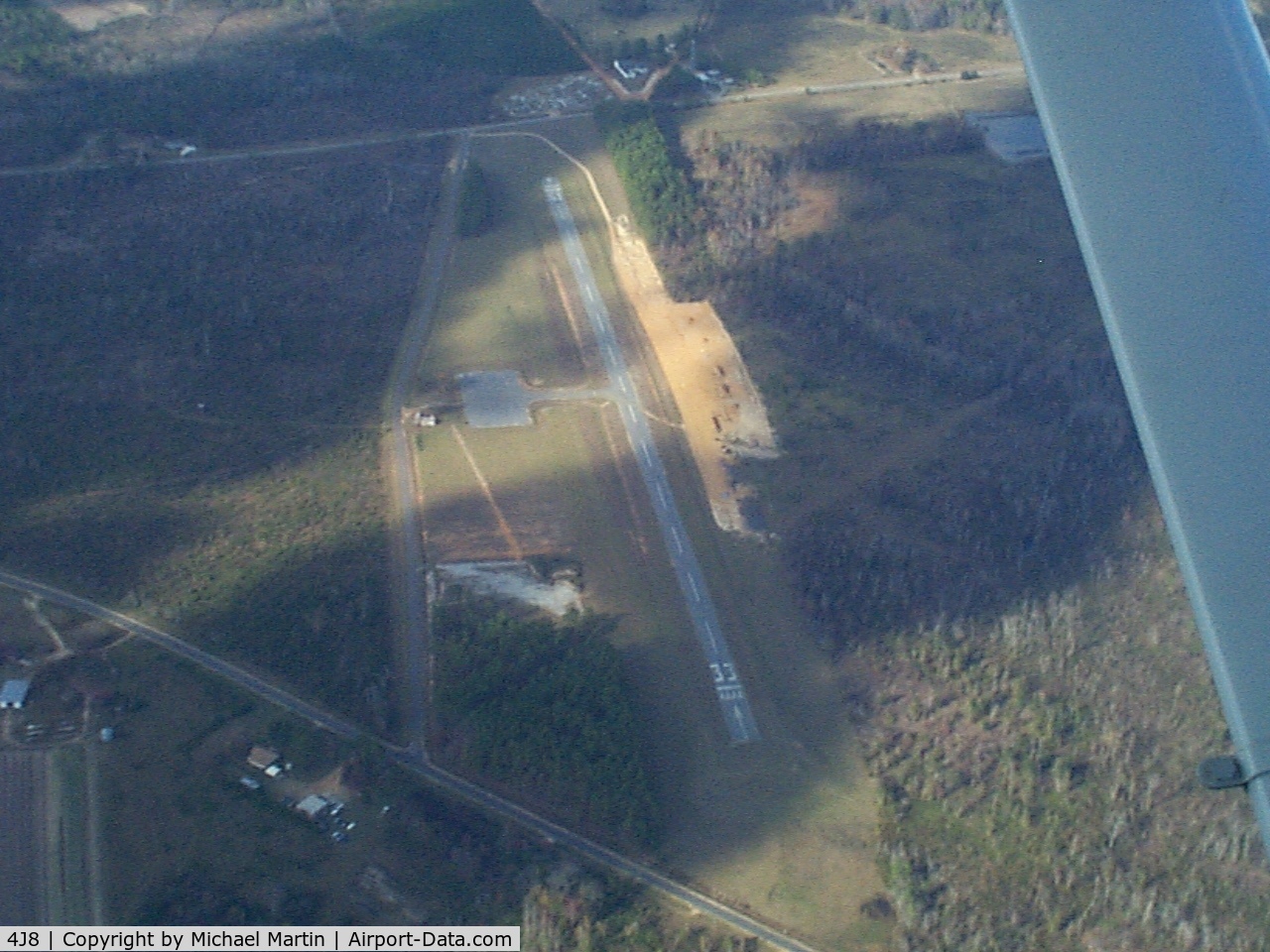 Treutlen County Airport (4J8) - Treulten County Airport - anyone home?