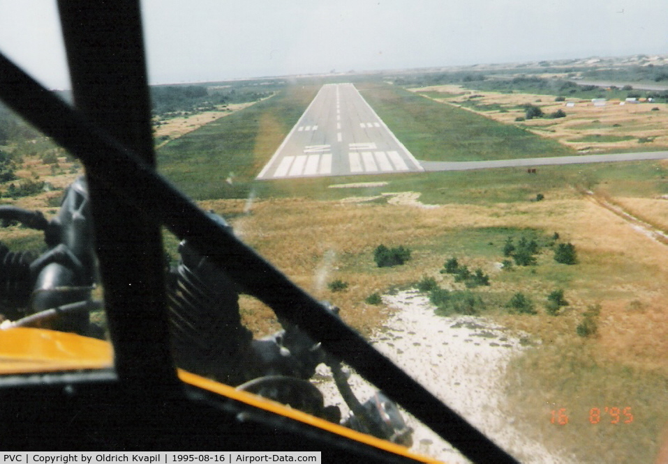Provincetown Municipal Airport (PVC) - Landing on runway 25