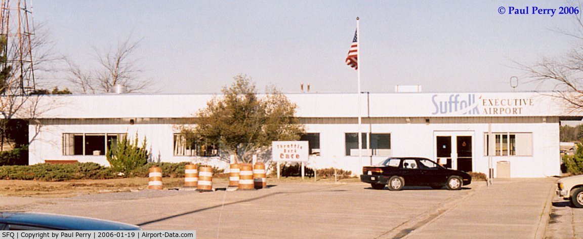Suffolk Executive Airport (SFQ) - Front of the terminal, with the Cafe inside