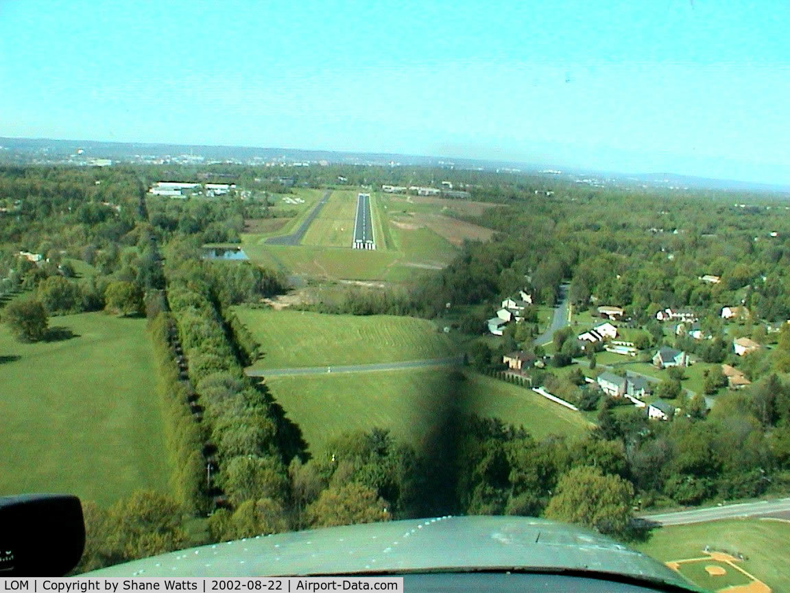Wings Field Airport (LOM) - Turning Final To Wings Field, Blue Bell Pennsylvania