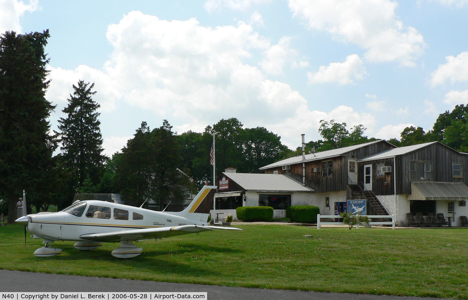 Sky Manor Airport (N40) - Sky Manor Airport is one of two serving Pittstown, NJ, in the rolling hills of Hunterdon County.