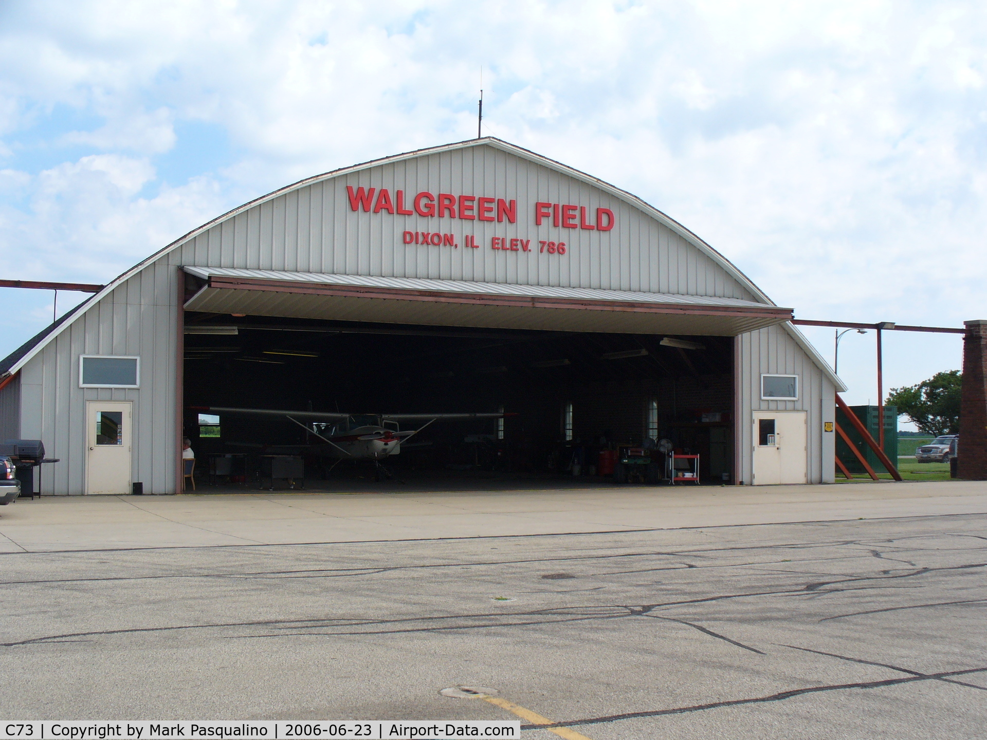 Dixon Muni-charles R. Walgreen Field Airport (C73) - Dixon, IL