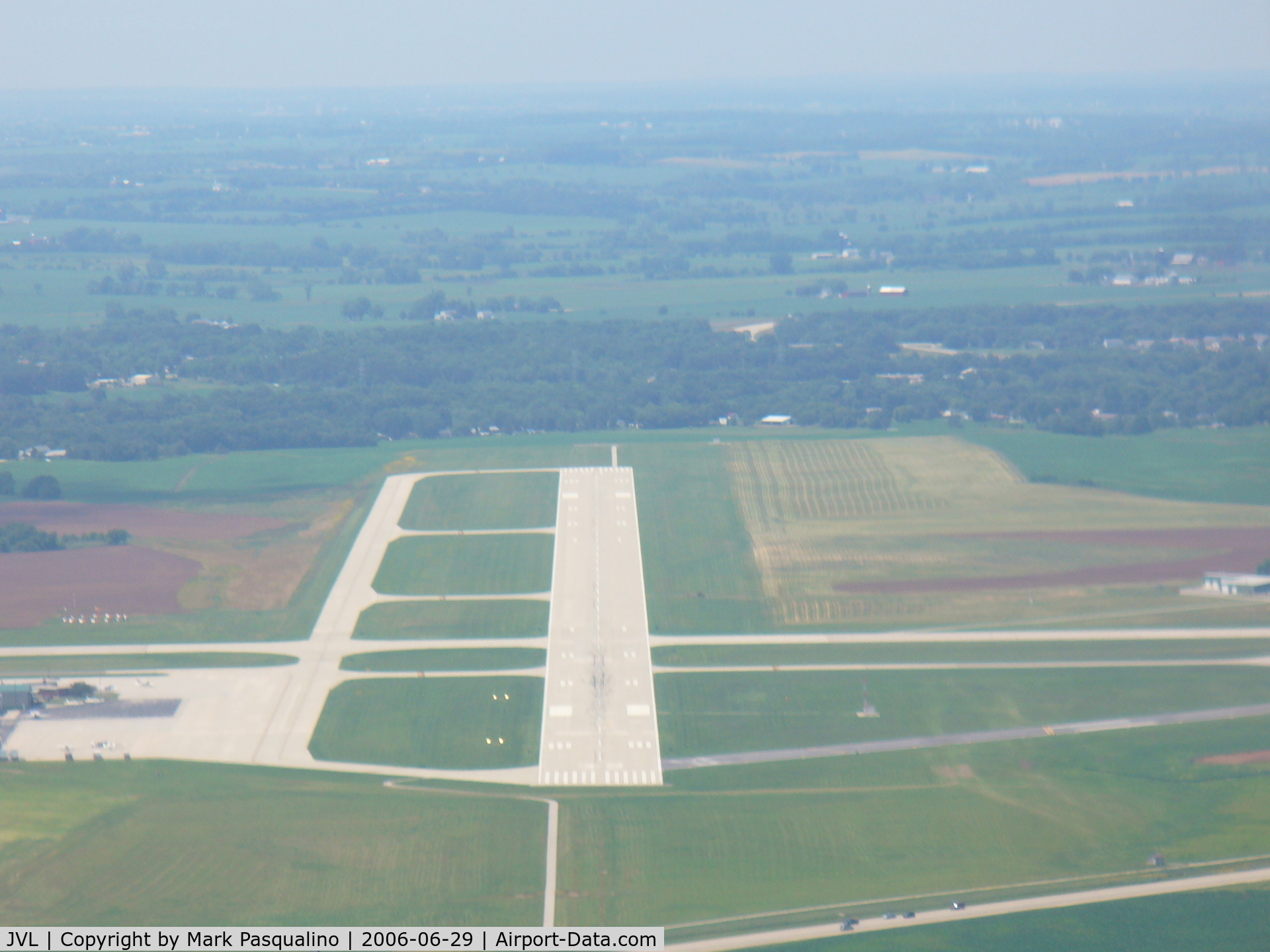 Southern Wisconsin Regional Airport (JVL) - Final approach Runway 32
