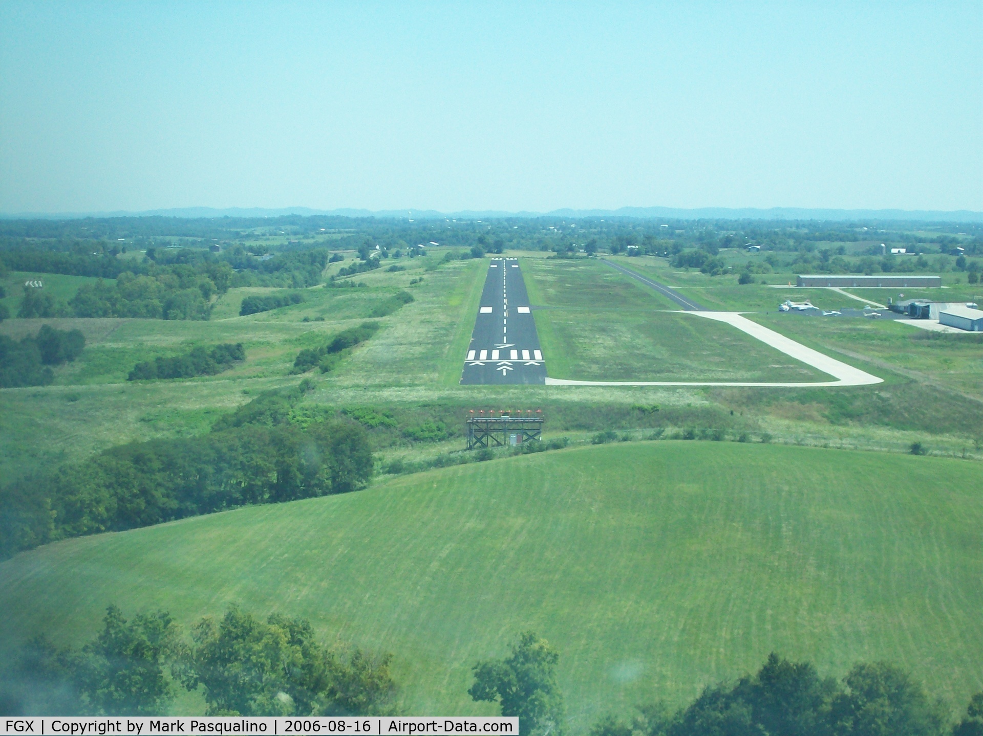 Fleming-mason Airport (FGX) - Final approach Runway 7