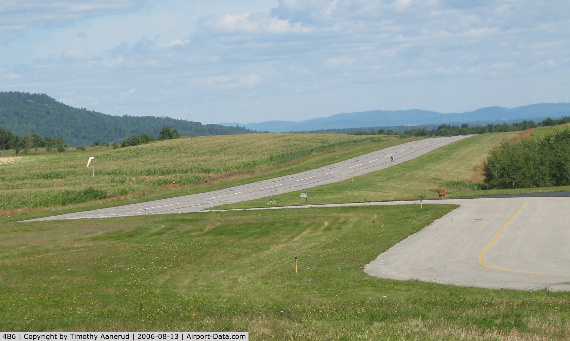 Ticonderoga Municipal Airport (4B6) - The runway