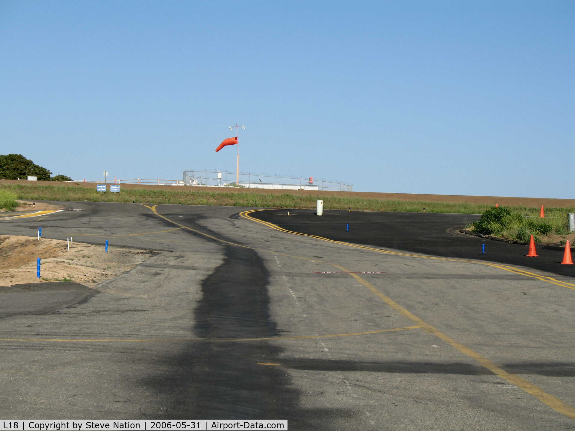 Fallbrook Community Airpark Airport (L18) - Steep taxyway to mesa (tabletop) runway @ Fallbrook Community Airpark Airport, CA