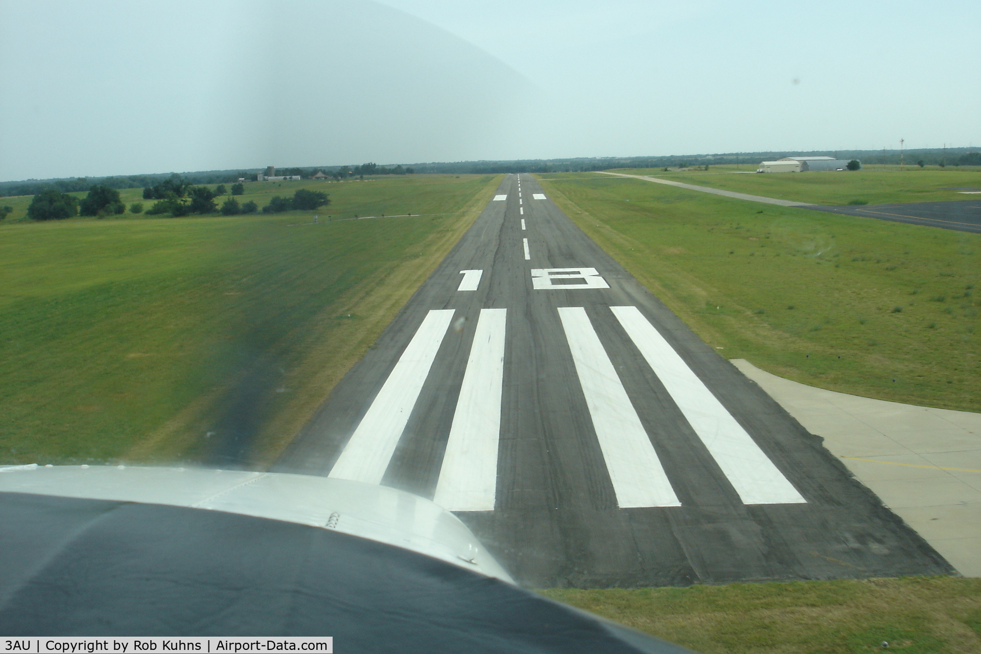 Augusta Municipal Airport (3AU) - N6091N landing on 18 - Augusta KS