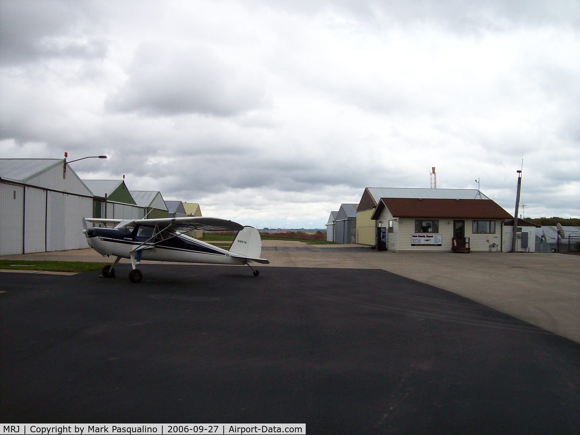 Iowa County Airport (MRJ) - Mineral Point, WI