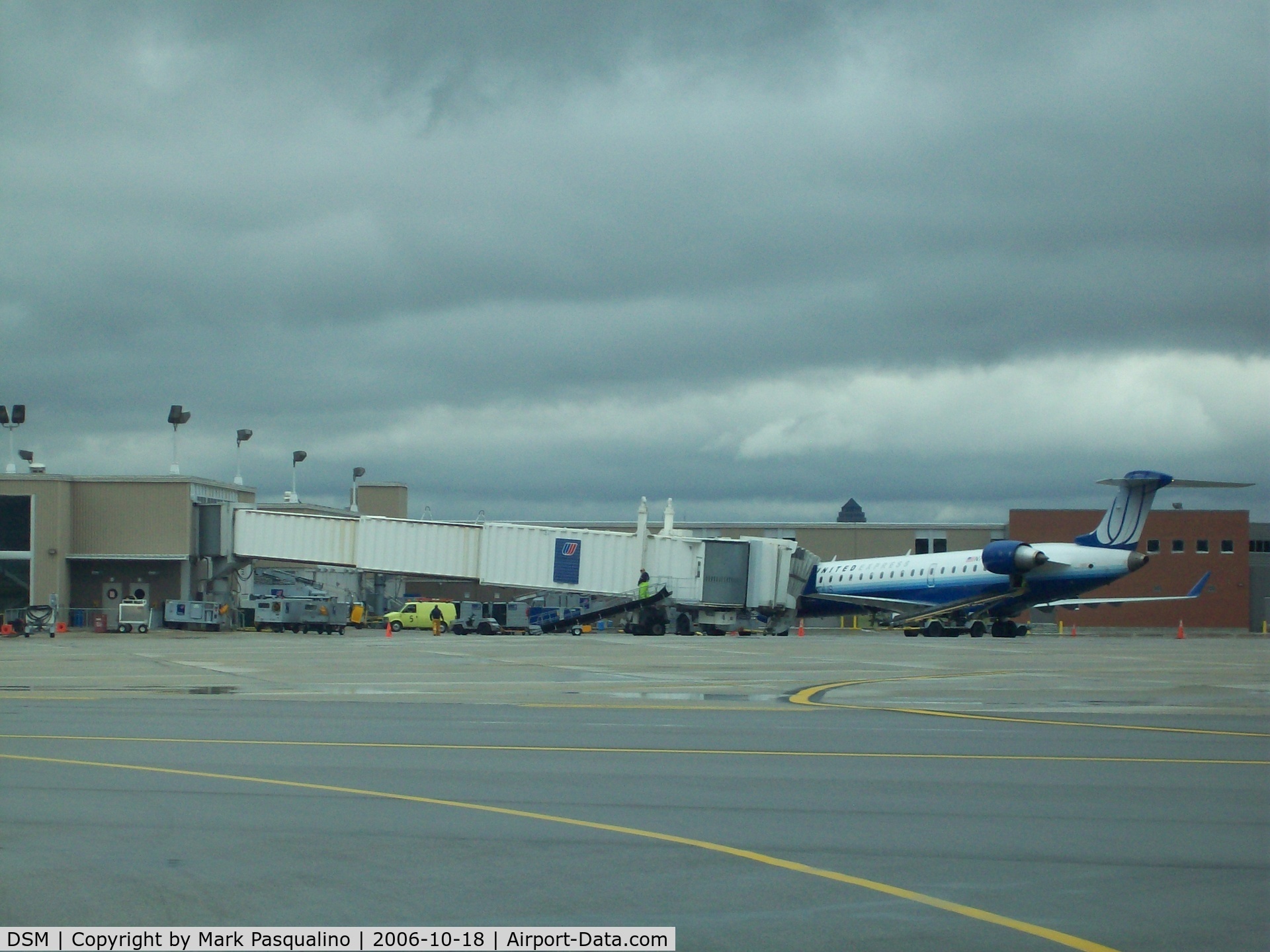 Des Moines International Airport (DSM) - Airline ramp