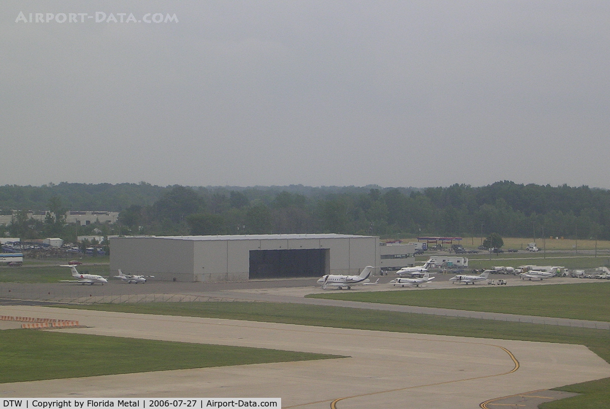 Detroit Metropolitan Wayne County Airport (DTW) - GA hangar at DTW